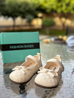 Qizbolalar uchun oyoq kiyim