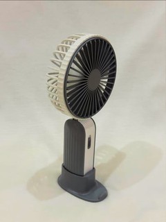 Mini ventilyator — yoritgich va telefon stendi bilan