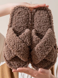 Uy uchun oyoq kiyim, shippak, issiq