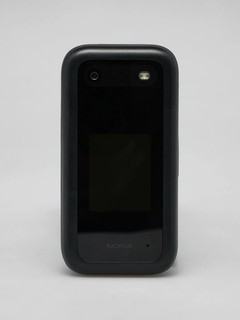 Кнопочный телефон Nokia 2660 Flip — классическая раскладушка с крупными кнопками и простым управлением