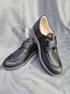 O‘g‘il bolalar uchun qora tufli, Small Foot