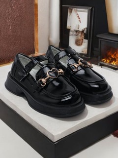 Qiz bolalar uchun tuflilar